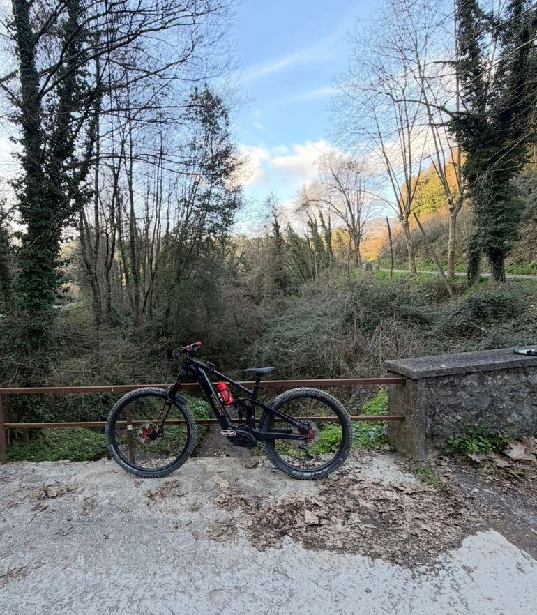Used Trek Rail+ Shimano SLX 2025 Mountainbike, Black — image 3 of 5