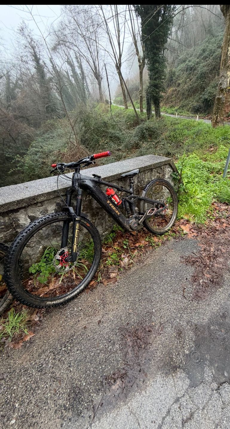 Used Trek Rail+ Shimano SLX 2025 Mountainbike, Black — image 2 of 5