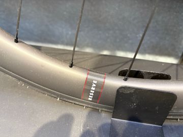 Focus IZALCO MAX 9.7 2026 2026 Road & Gravel usato, Grigio chiaro — immagine 3 di 5