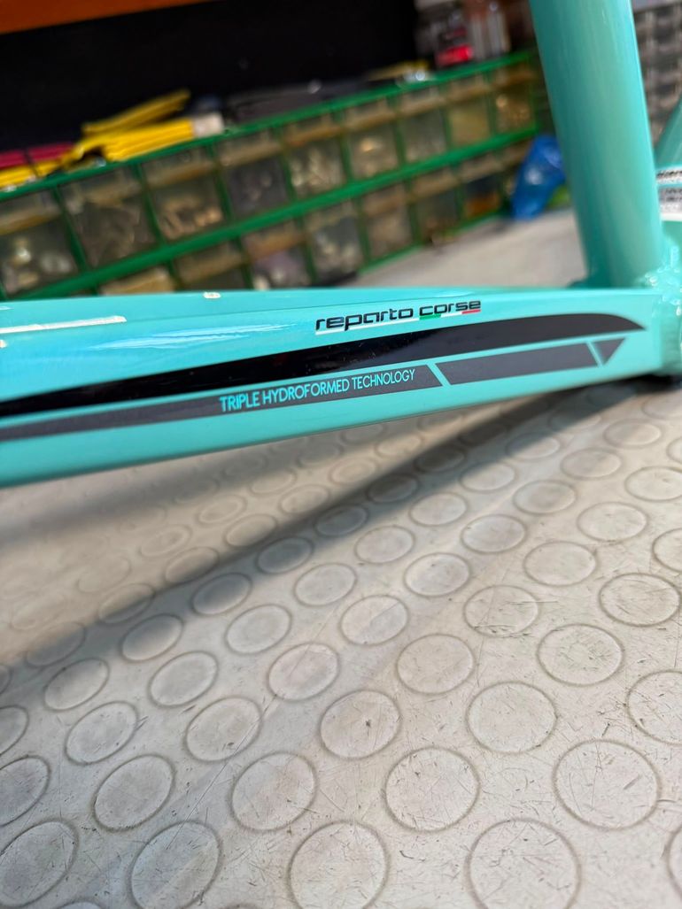 Used Bianchi IMPULSO. 2020. NOS. NUOVO. Frameset 2020 Road & Gravel, Blue — image 9 of 16