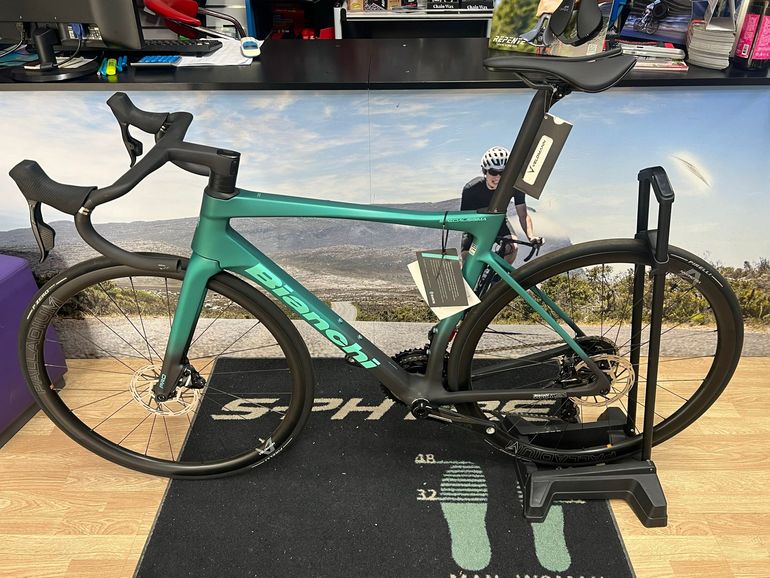 Used Bianchi Specialissima SRAM Force eTap AXS 2025 Road & Gravel, Green — image 6 of 8