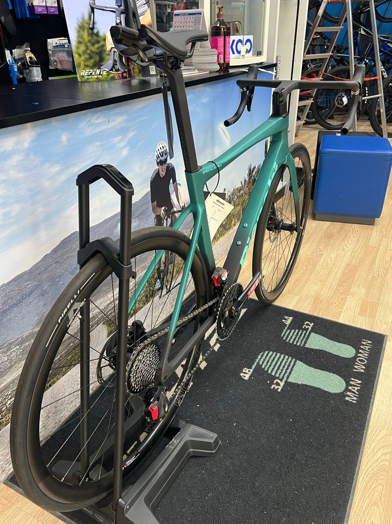 Used Bianchi Specialissima SRAM Force eTap AXS 2025 Road & Gravel, Green — image 3 of 8