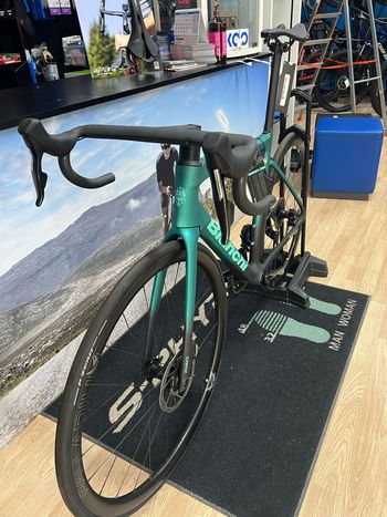 Used Bianchi Specialissima SRAM Force eTap AXS 2025 Road & Gravel, Green — image 7 of 8