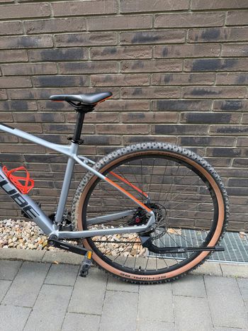 CUBE Aim Shimano Acera 2023 Mountainbike usato, Grigio chiaro — immagine 4 di 9
