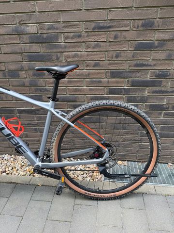 Used Cube Aim Race 2023 Mountainbike, Light Gray, 29 — image 4 of 9