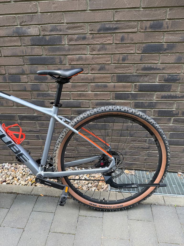 CUBE Aim Shimano Acera 2023 Mountainbike usato, Grigio chiaro — immagine 4 di 9