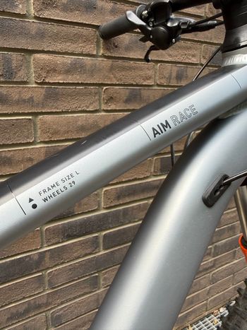 CUBE Aim Shimano Acera 2023 Mountainbike usato, Grigio chiaro — immagine 8 di 9