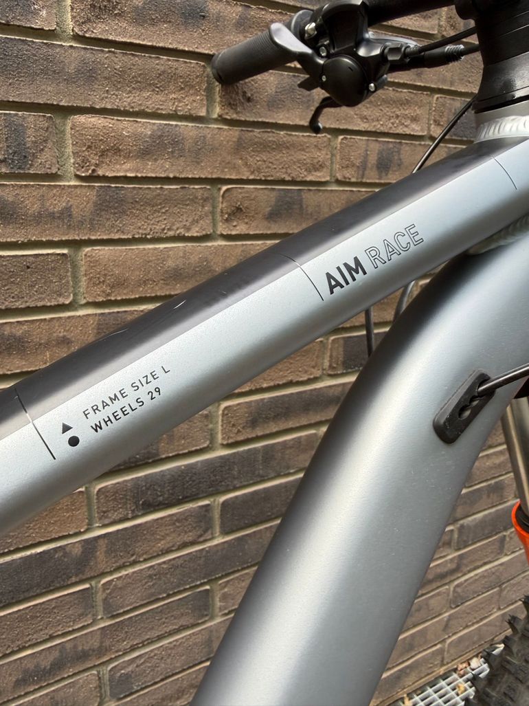 CUBE Aim Shimano Acera 2023 Mountainbike usato, Grigio chiaro — immagine 8 di 9