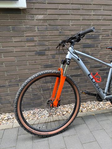 Used Cube Aim Race 2023 Mountainbike, Light Gray, 29 — image 3 of 9
