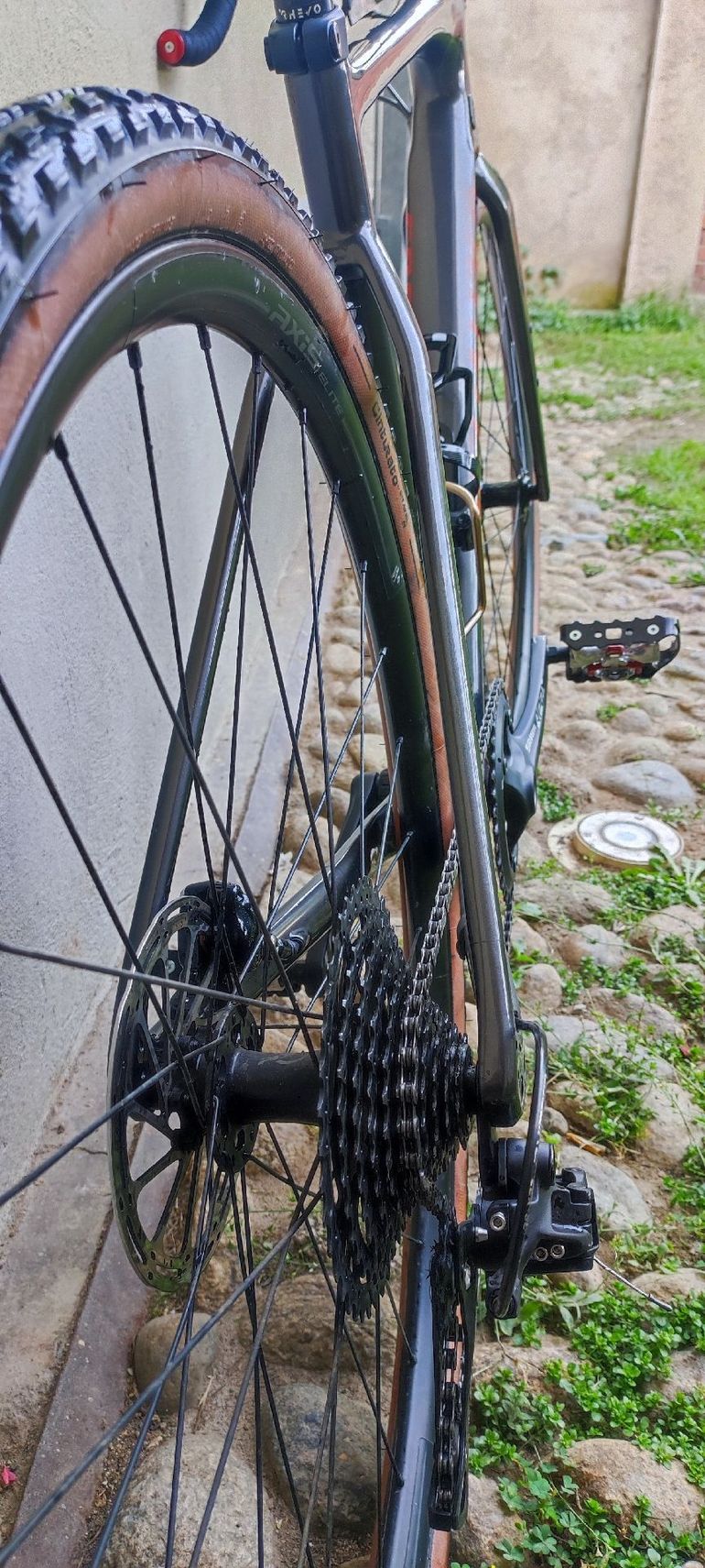 Specialized Diverge Base Carbon 2022 2022 Road & Gravel usato, Grigio chiaro — immagine 3 di 8