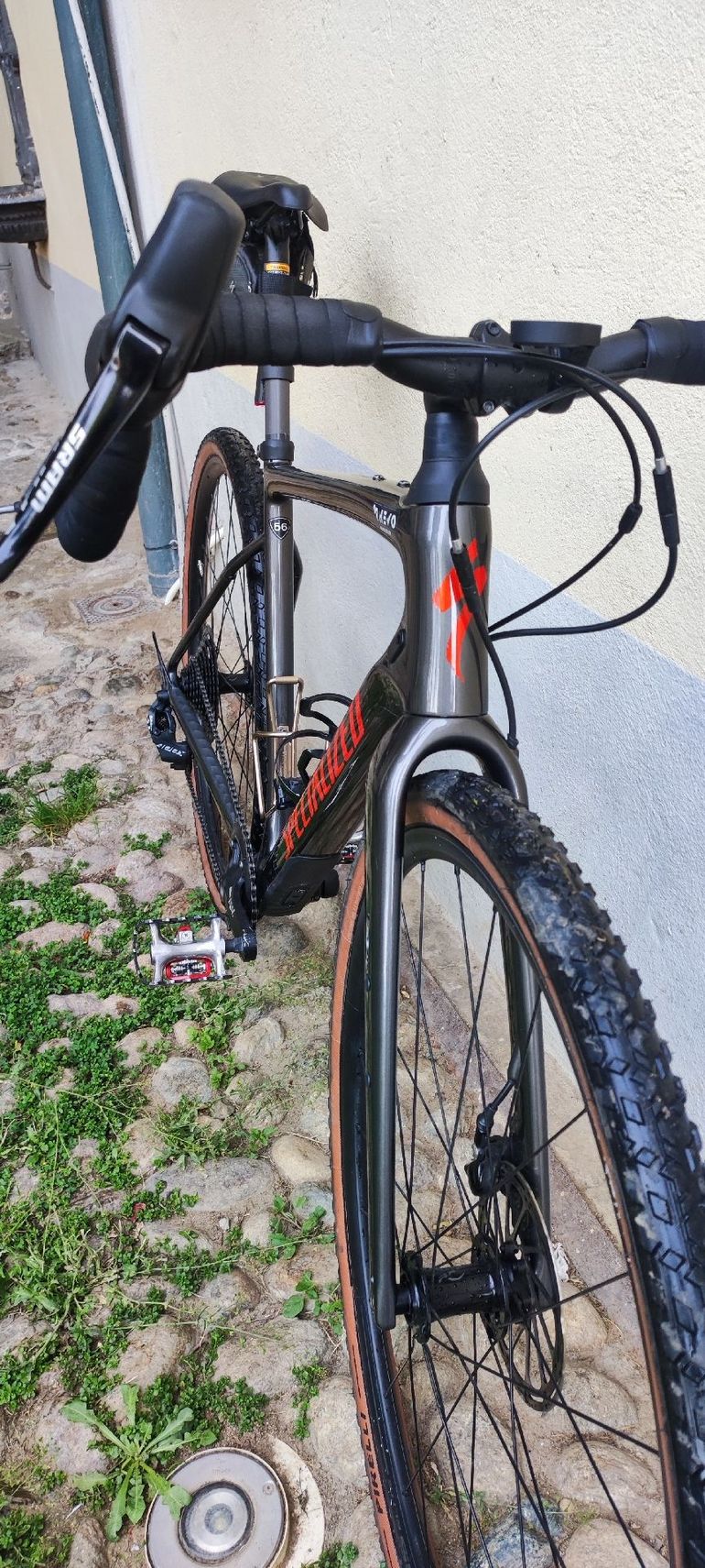 Specialized Diverge Base Carbon 2022 2022 Road & Gravel usato, Grigio chiaro — immagine 2 di 8