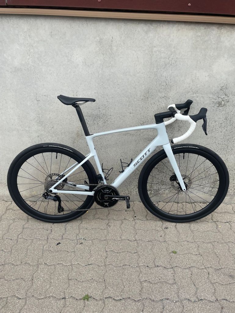Used Scott Addict Shimano 105 Di2 2026 Road & Gravel, White — image 2 of 8