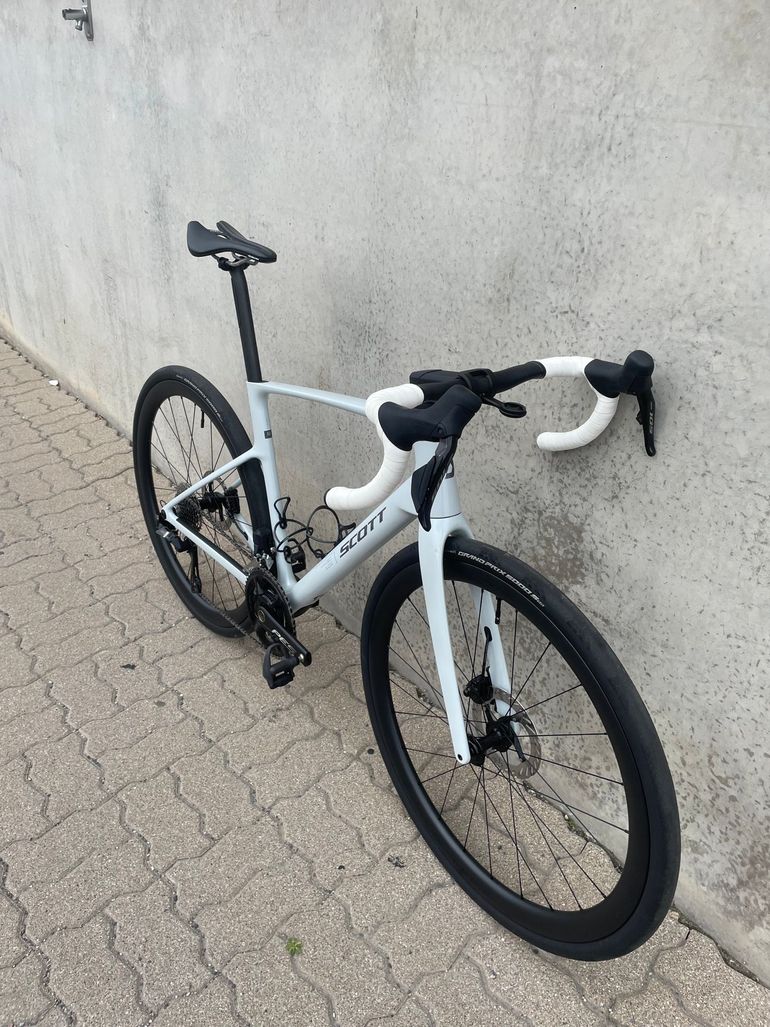 Used Scott Addict Shimano 105 Di2 2026 Road & Gravel, White — image 8 of 8