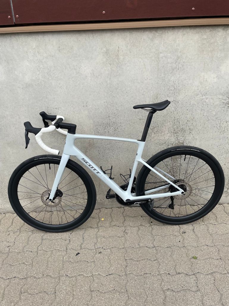 Used Scott Addict Shimano 105 Di2 2026 Road & Gravel, White — image 3 of 8