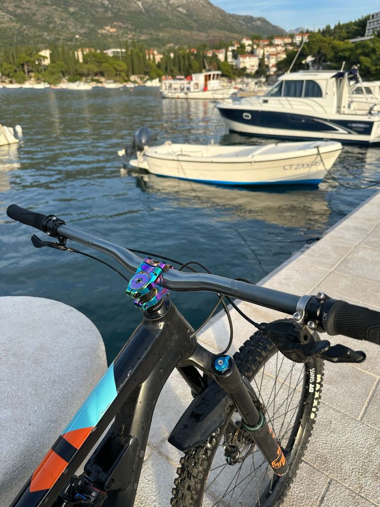 Used Cannondale Jekyll 4 2018 2018 Mountainbike, Black, 27.5 — image 4 of 9