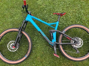 Tweedehands CUBE STEREO 140 HPC, RACE 27.5 2023 2023 MTB
