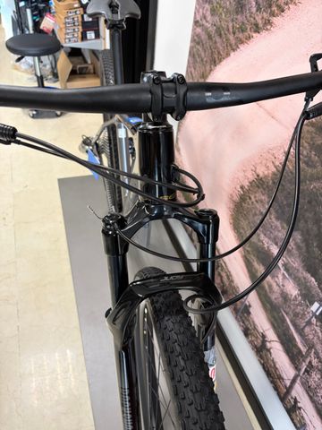 Tweedehands Orbea ALMA M50 2024 2024 Mountainbike — afbeelding 4 van 5