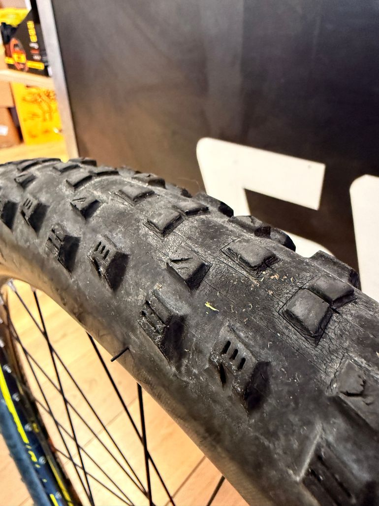 Merida EBIG.SEVEN 600 2019 Mountainbike usato, Grigio chiaro — immagine 8 di 13