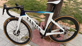Canyon Aeroad CFR Di2 2024 2024 Road & Gravel usato, Bianco — immagine 3 di 3
