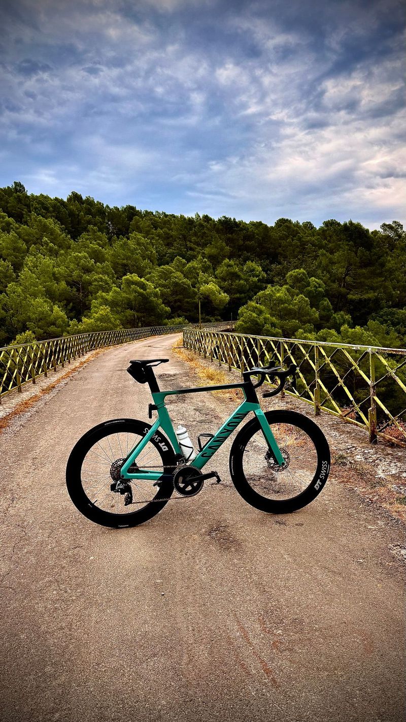 Brugt Canyon Aeroad CF SLX 7 eTap 2023 2023 Road & Gravel