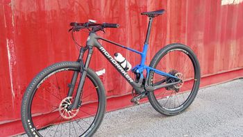 Mondraker F-PODIUM 2024 2024 Mountainbike usato, Blu — immagine 2 di 9
