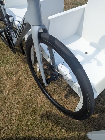 Used Trek domane SL7 Gen 4 2023 2023 Road & Gravel, Light Gray — image 2 of 5