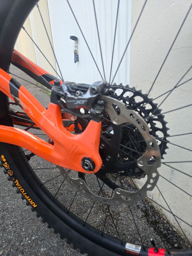 Pivot Firebird 29 Pro XT/XTR 2023 2023 Mountainbike usato, Arancione — immagine 3 di 7