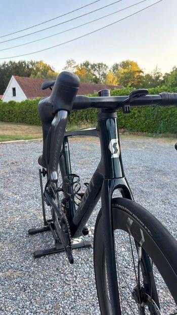 Scott Addict 20 2025 2025 Road & Gravel usato, Verde — immagine 10 di 11