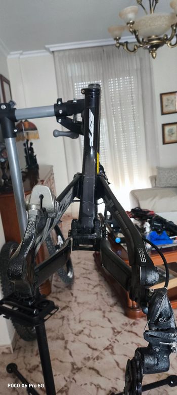 Gebrauchtes YT Industries Tues CF 2018 Frameset 2018 Mountainbike, Schwarz, 27.5 — Bild 8 von 12