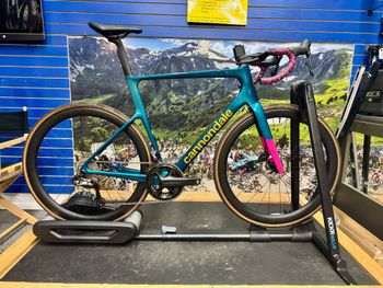 Used Cannondale Supersix Shimano Ultegra Di2 2024 Road & Gravel, Green — image 2 of 11