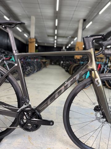 Tweedehands Scott Addict RC 40 2023 2023 Road & Gravel — afbeelding 12 van 24