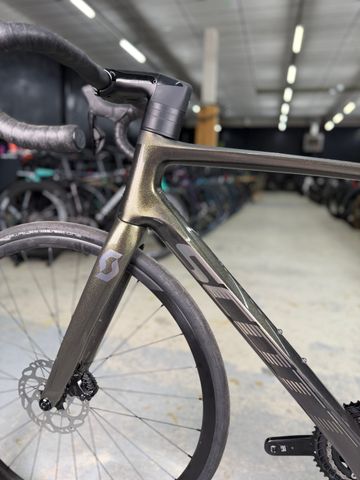 Tweedehands Scott Addict RC 40 2023 2023 Road & Gravel — afbeelding 23 van 24