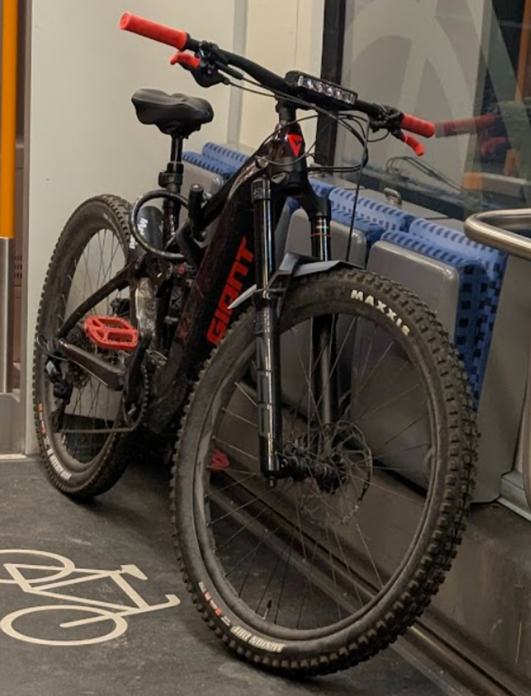 Gebrauchtes Giant Reign E+ 2 2023 2023 Mountainbike, Schwarz, 27.5 — Bild 4 von 6