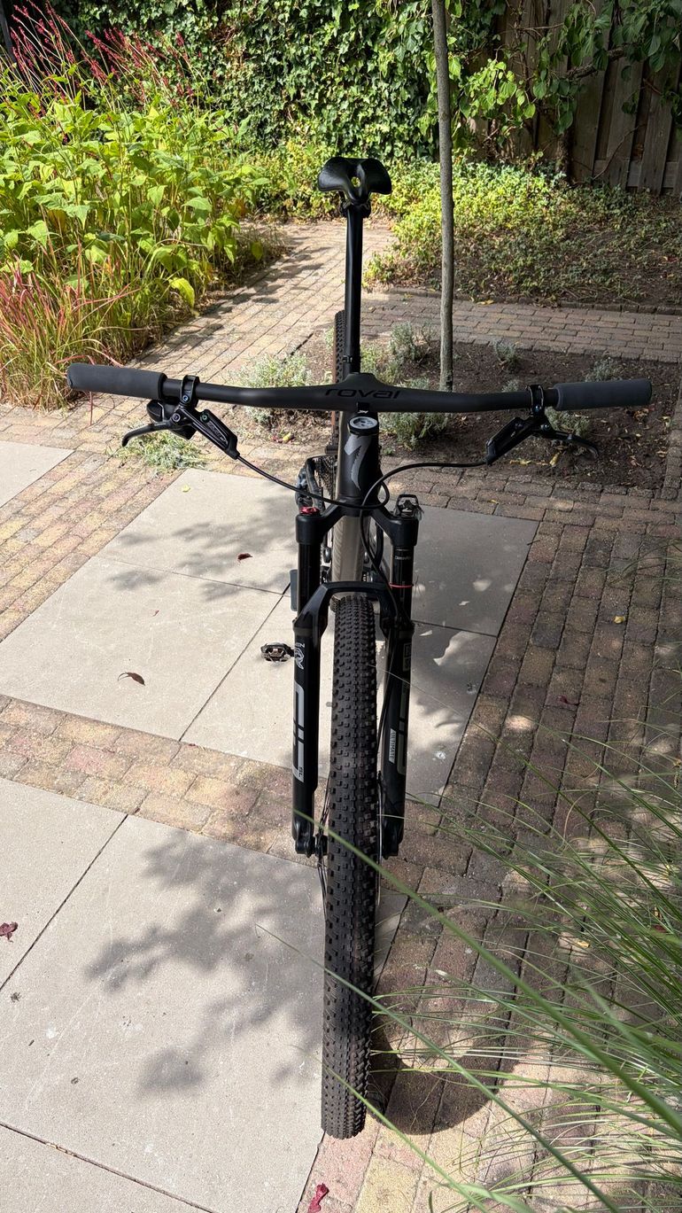 Used Specialized Epic Expert 2021 2021 Mountainbike, Black — image 2 of 16