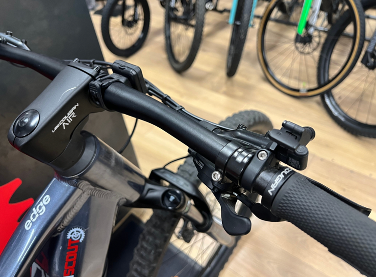 Leecougan Edge 2024 Mountainbike usato, Grigio chiaro — immagine 3 di 8