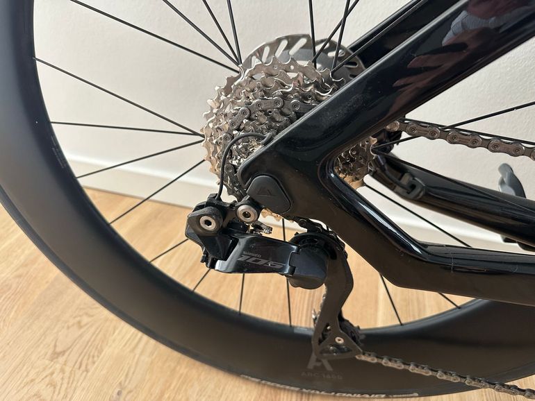 Canyon Speedmax CF 7 Di2 2025 2025 Road & Gravel usato, Nero — immagine 3 di 7