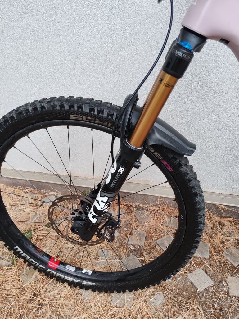 Used Forbidden V2 2025 Mountainbike, Purple — image 8 of 9