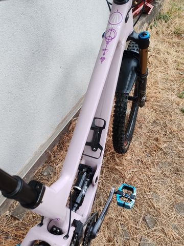 Used Forbidden V2 2025 Mountainbike, Purple — image 7 of 9