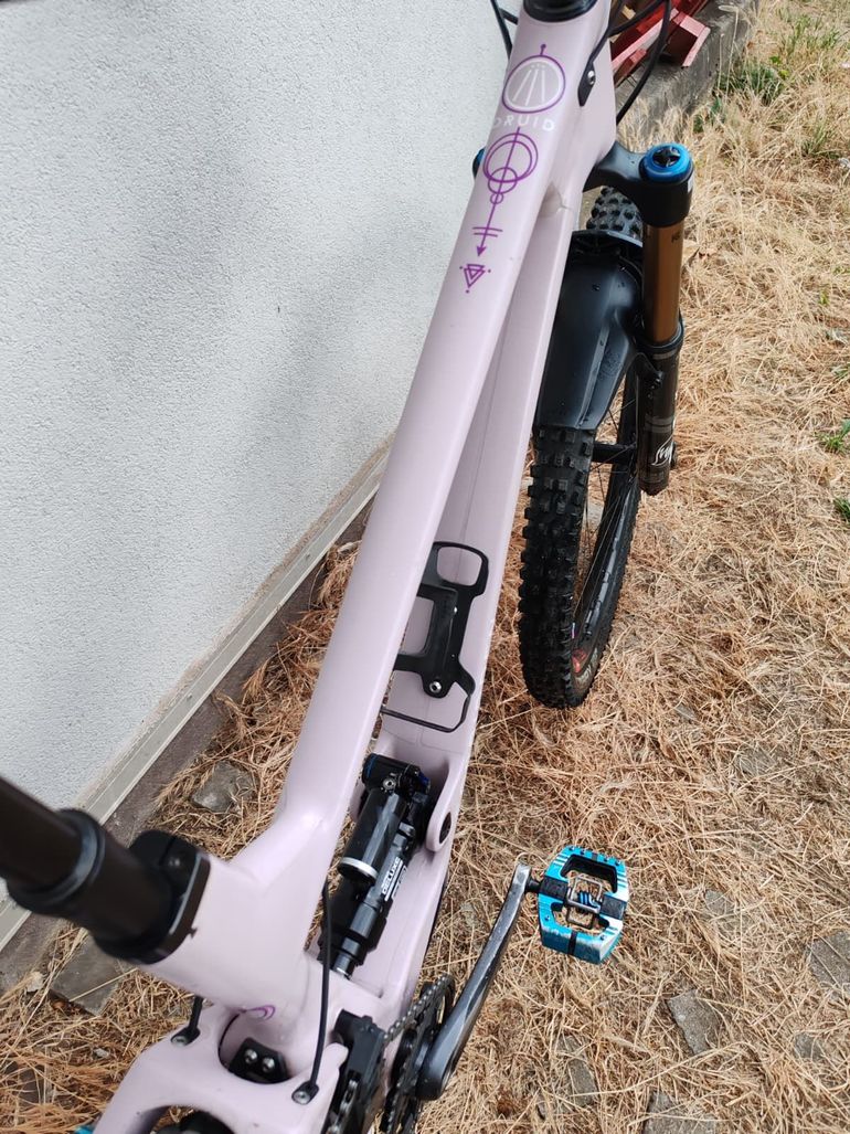 Used Forbidden V2 2025 Mountainbike, Purple — image 7 of 9