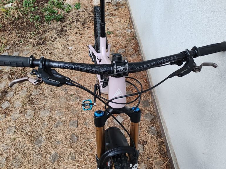 Used Forbidden V2 2025 Mountainbike, Purple — image 4 of 9