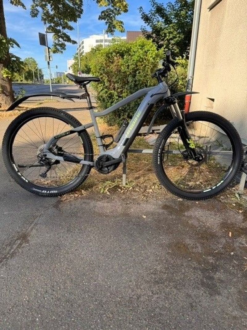 Used Haibike HardNine 6 2021 2021 Mountainbike, Light Gray, 29 — image 1 of 7