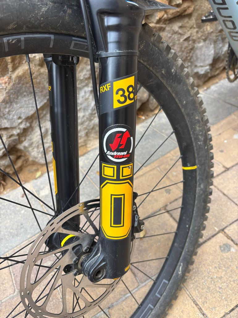 Brugt Mondraker SUPERFOXY R 2022 2022 Mountainbike — billede 4 af 7