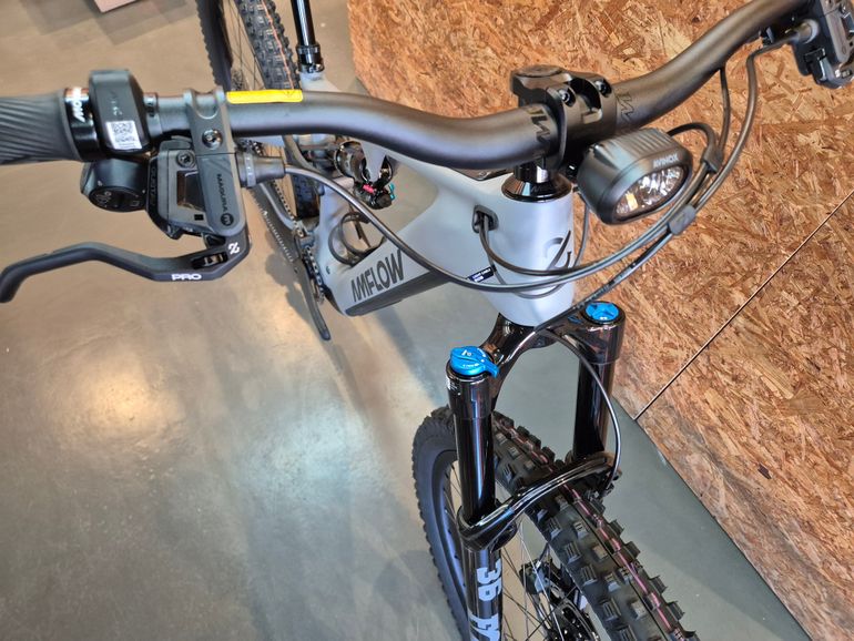 Amflow PR Carbon Pro 2026 2026 Mountainbike usato, Grigio chiaro — immagine 5 di 6