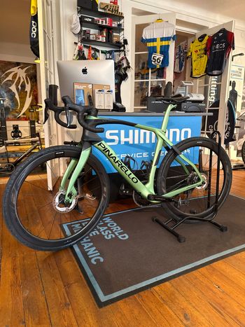 Pinarello Grevil Shimano Dura Ace Di2 2025 Road & Gravel usato, Verde — immagine 2 di 6