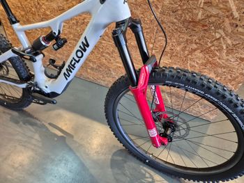Amflow PX Carbon Pro 2026 2026 Mountainbike usato, Grigio chiaro — immagine 4 di 6