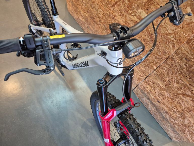 Amflow PX Carbon Pro 2026 2026 Mountainbike usato, Grigio chiaro — immagine 5 di 6