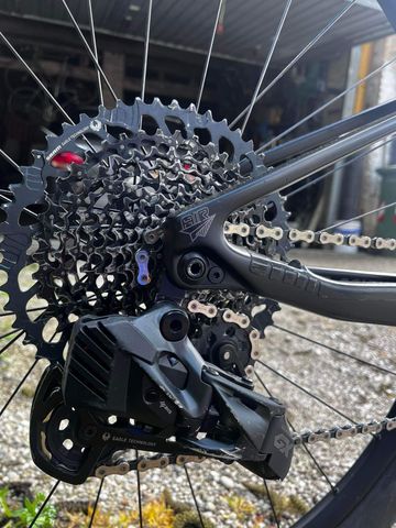 Used Lee Cougan Custom SRAM GX Eagle AXS 2022 Mountainbike, Black — image 3 of 8