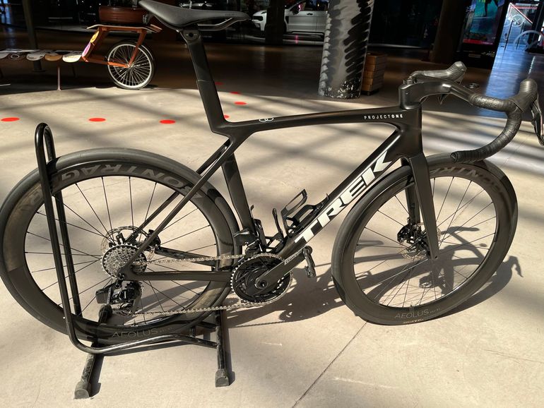 Brugt Trek Madone SRAM Force eTap AXS 2026 Road & Gravel — billede 3 af 9