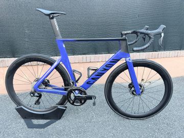 Käytetty Canyon Aeroad CF SLX 8 Disc Di2 2023 2023 Road & Gravel