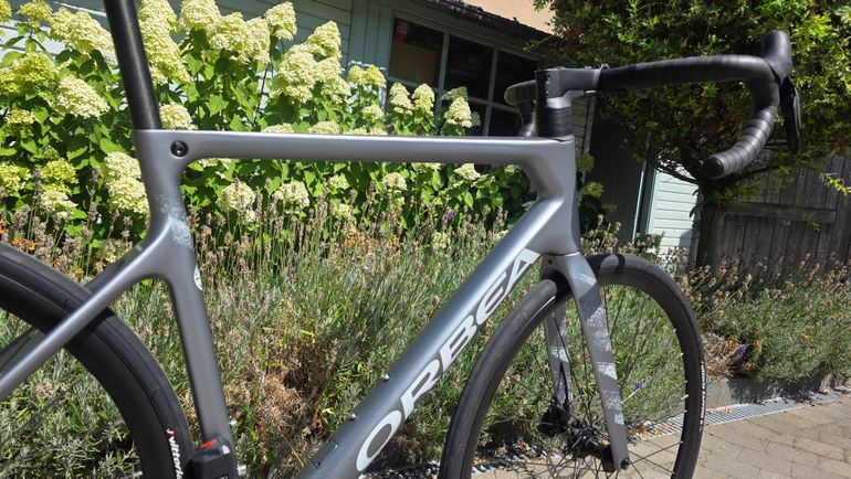 Orbea ORCA M30i 2022 2022 Road & Gravel usato, Grigio chiaro — immagine 3 di 16